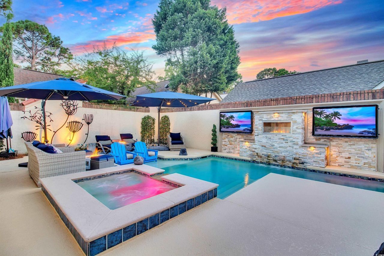 10 Martinique Dr. Photo 3