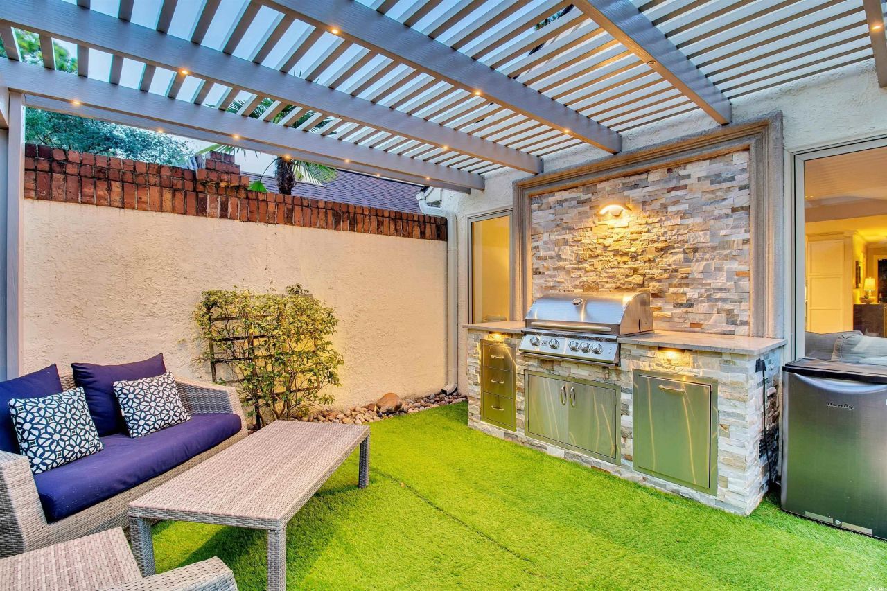 10 Martinique Dr. Photo 6