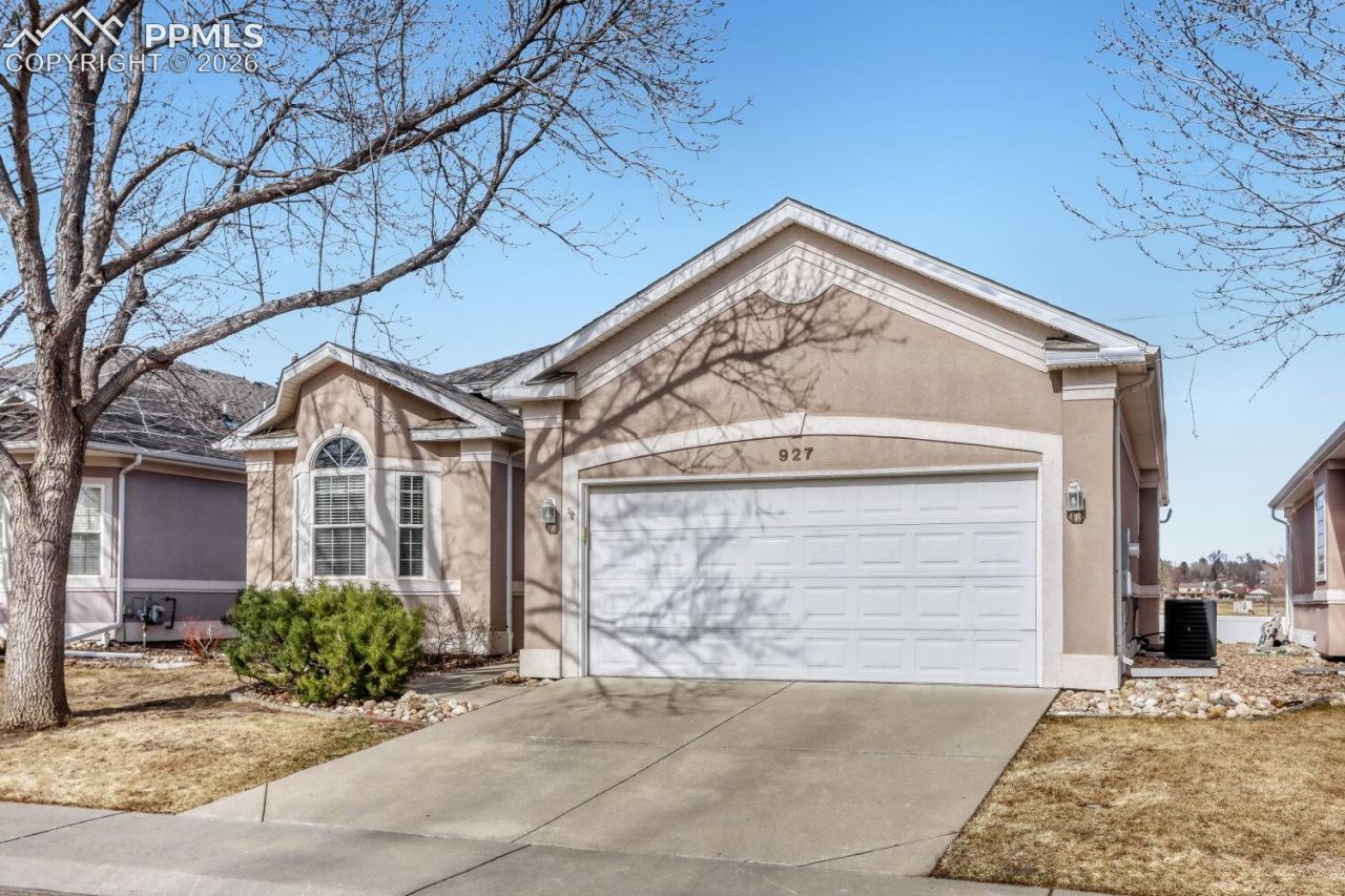 927 Champion Circle, Longmont, CO 80503 Main Photo