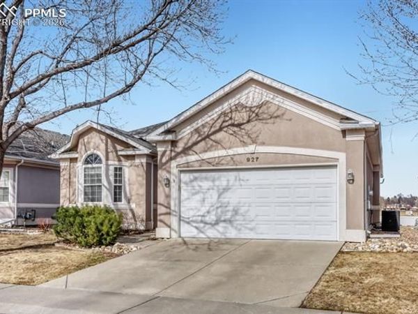 927 Champion Circle, Longmont, CO 80503