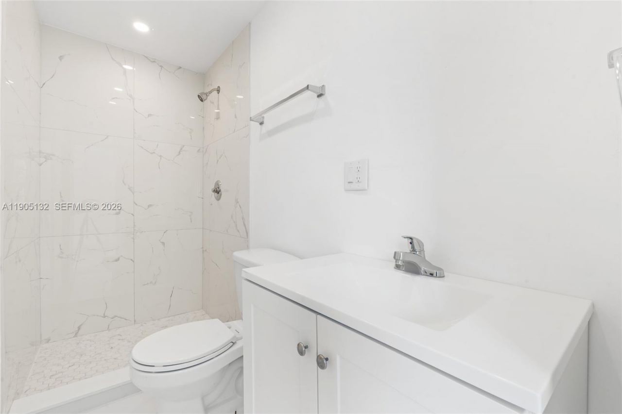 2385 SW 17th St, Miami, FL 33145 Photo