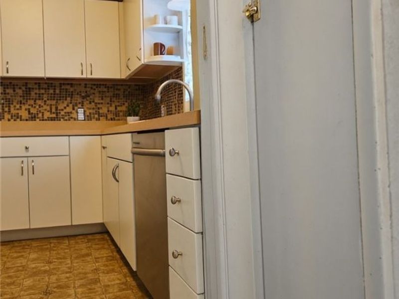 13616 Oakview Boulevard, Cleveland, OH 44125 Photo 13