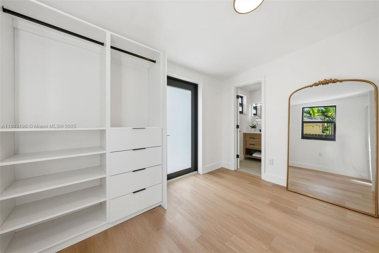 2544 SW 19th St, Miami, FL 33145 Photo