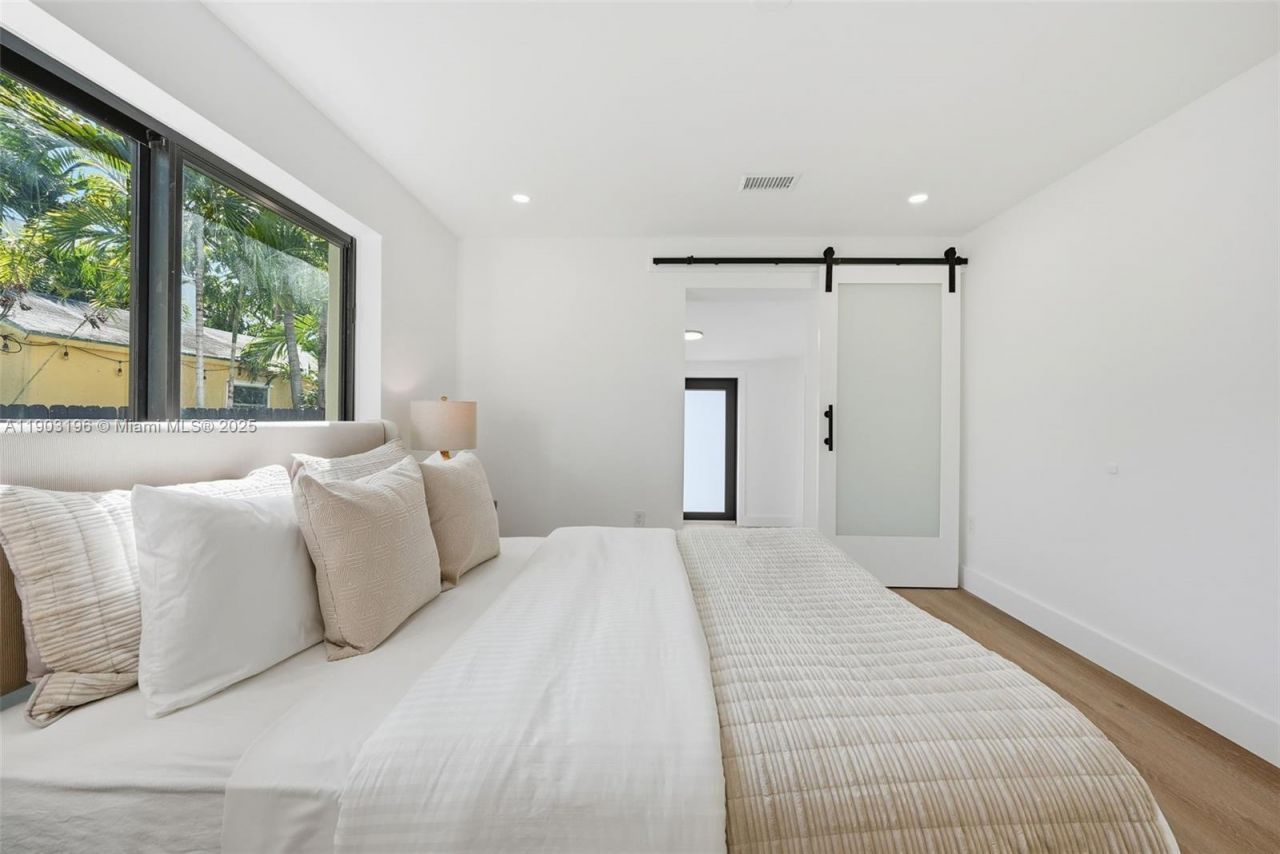 2544 SW 19th St, Miami, FL 33145 Photo