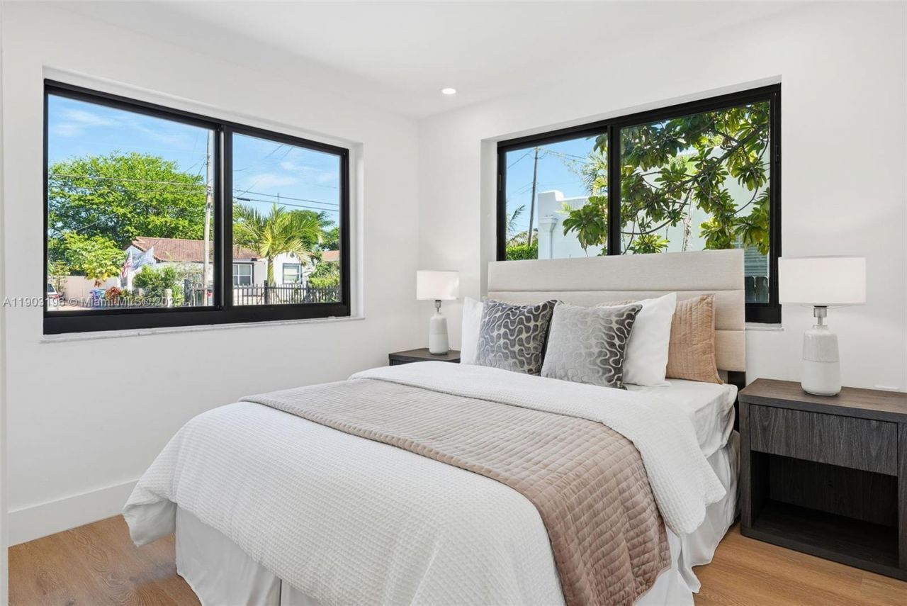 2544 SW 19th St, Miami, FL 33145 Photo