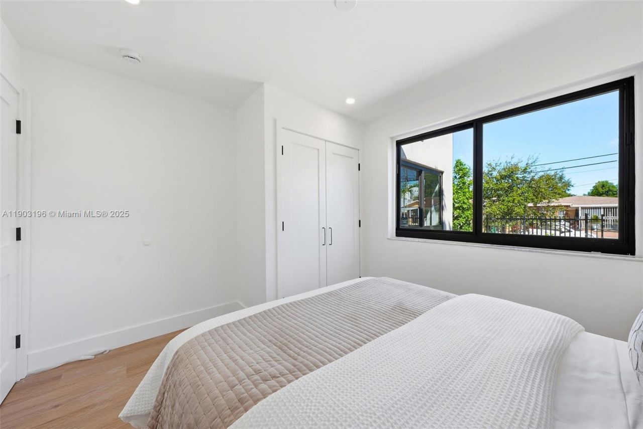 2544 SW 19th St, Miami, FL 33145 Photo