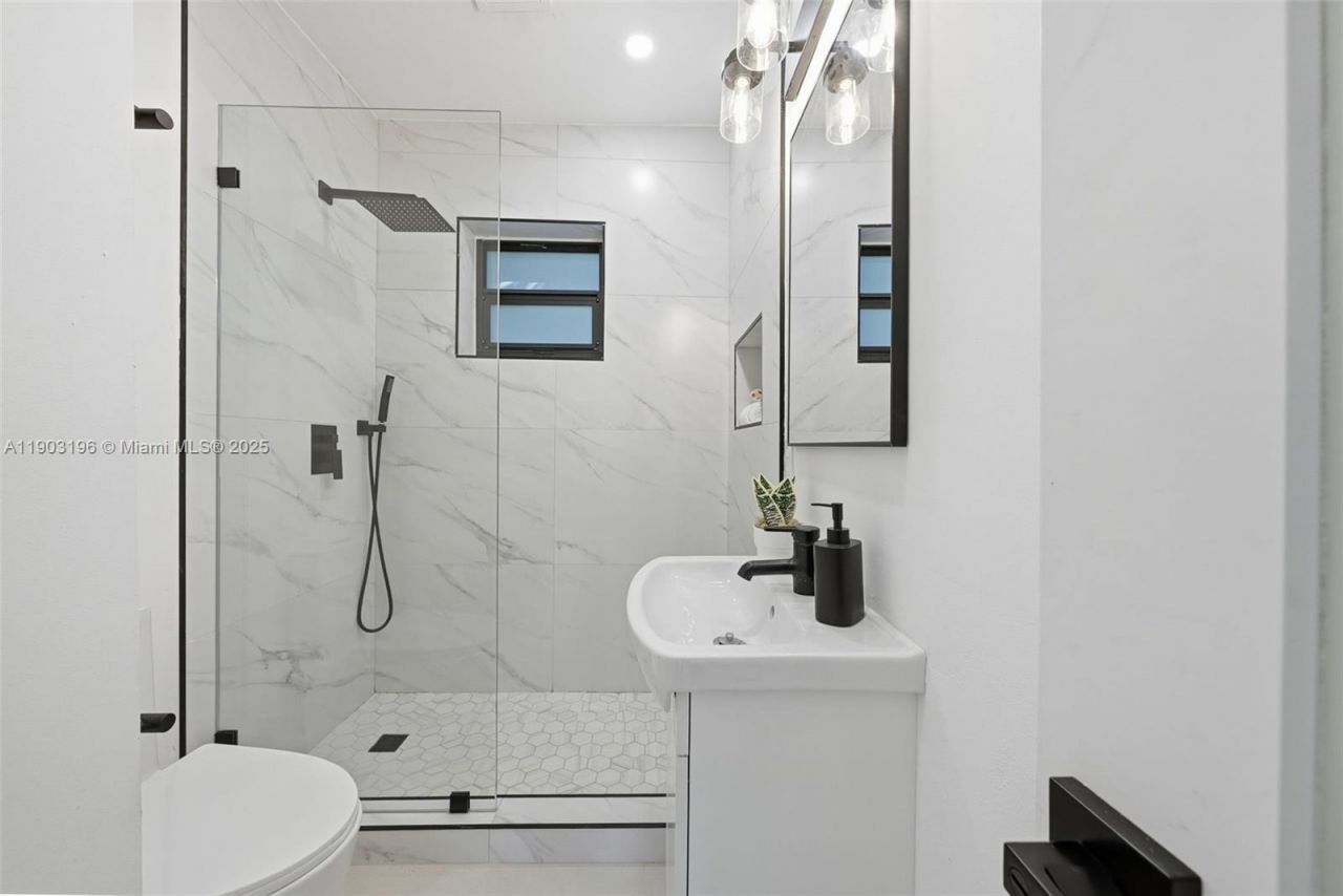 2544 SW 19th St, Miami, FL 33145 Photo