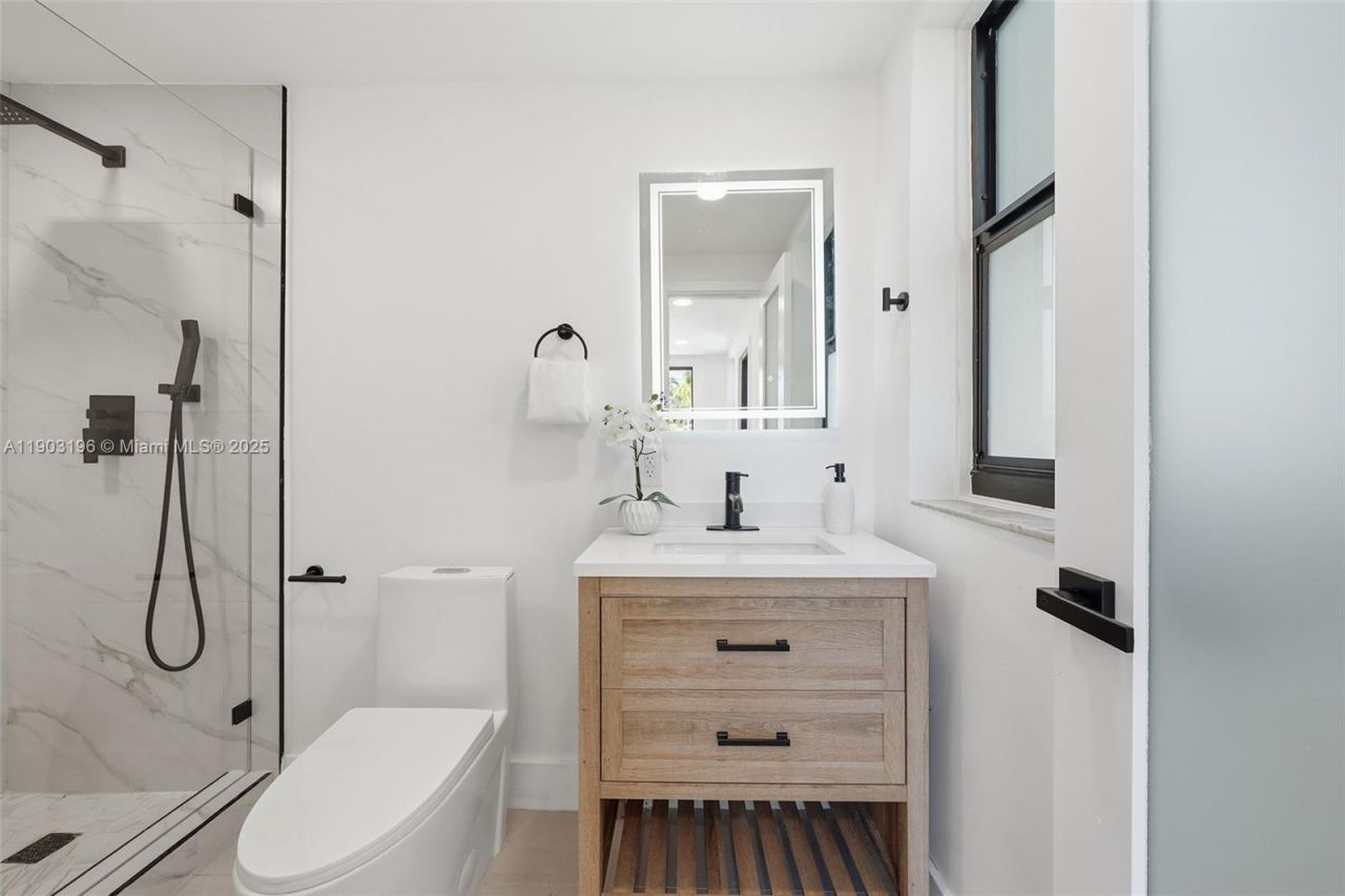 2544 SW 19th St, Miami, FL 33145 Photo