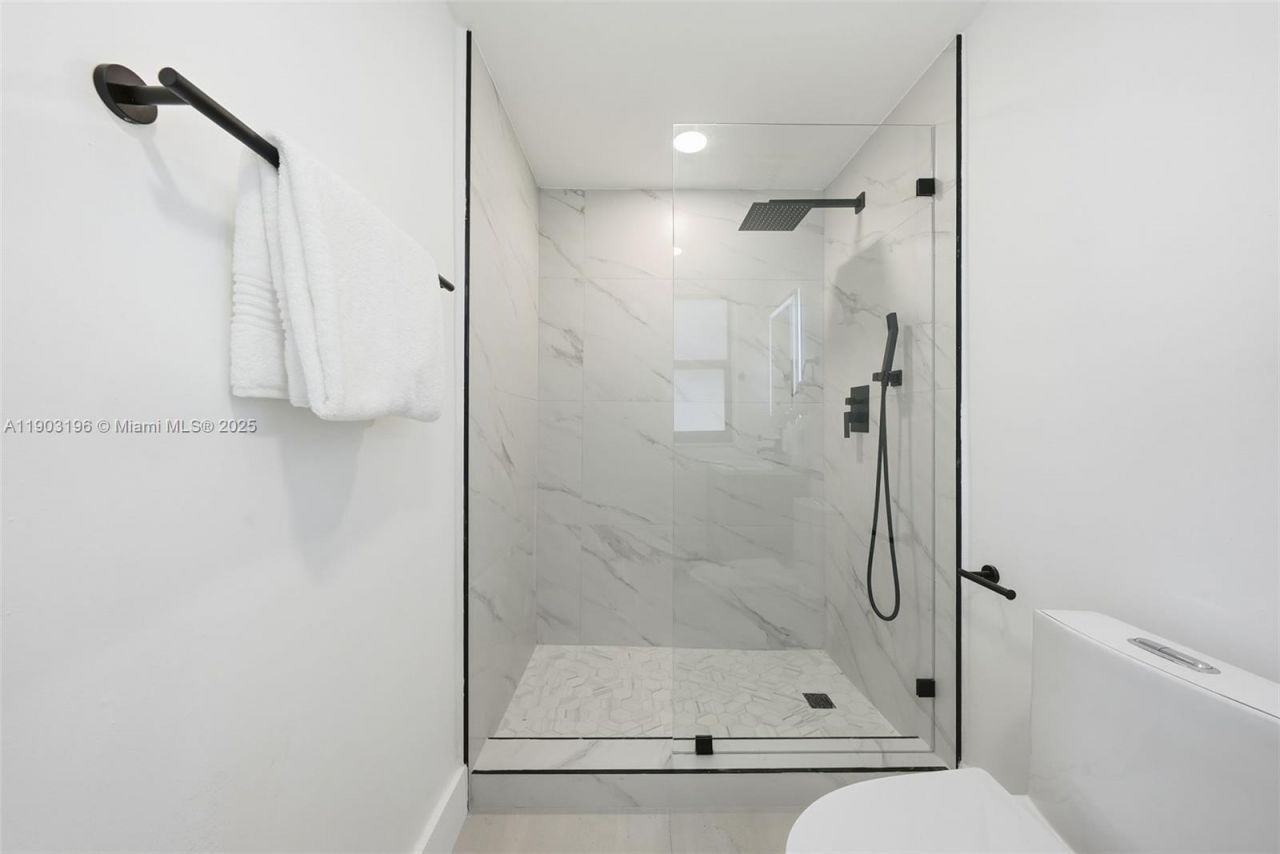 2544 SW 19th St, Miami, FL 33145 Photo