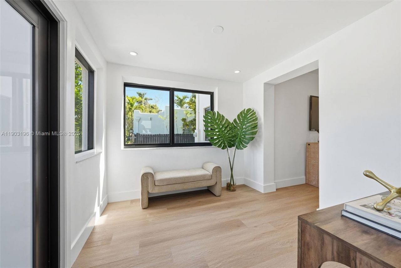 2544 SW 19th St, Miami, FL 33145 Photo