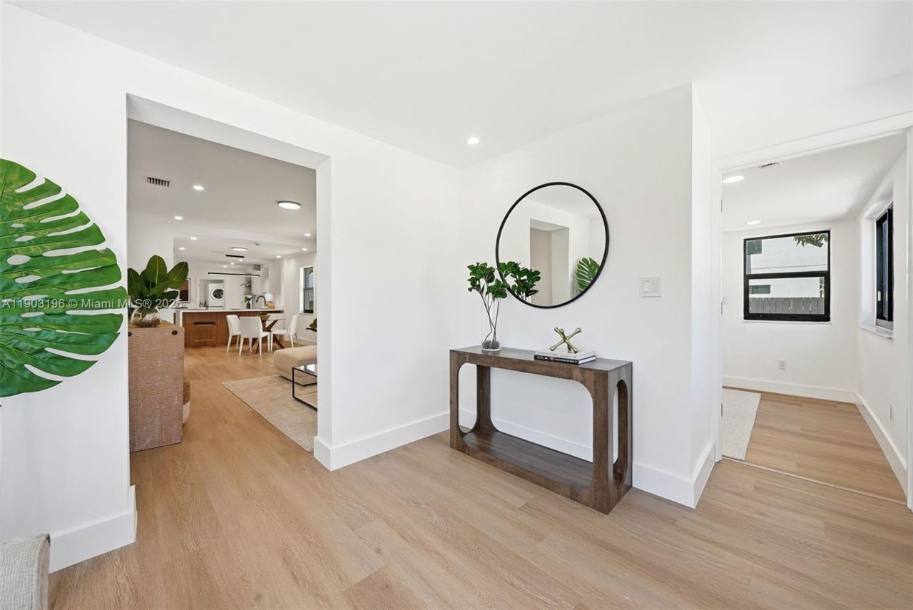 2544 SW 19th St, Miami, FL 33145 Photo