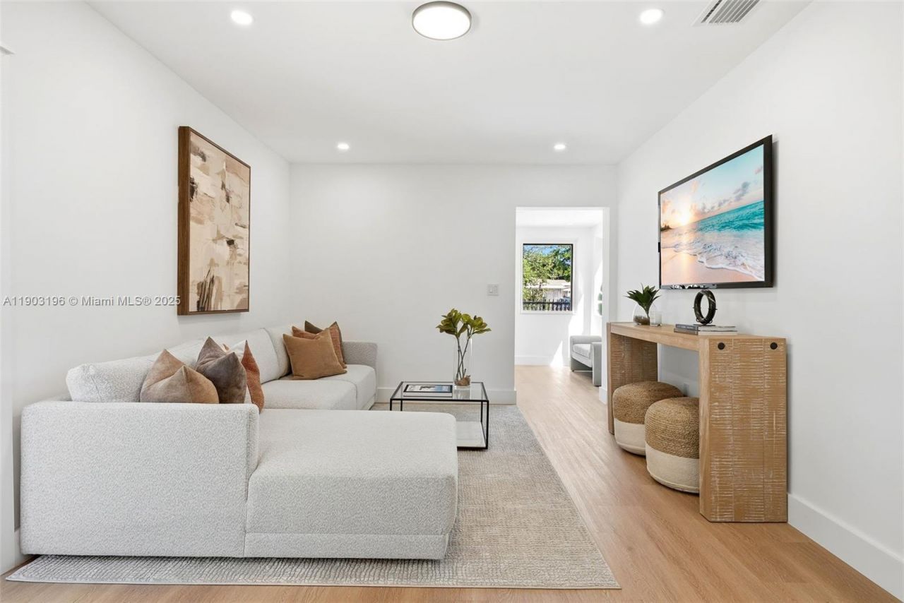 2544 SW 19th St, Miami, FL 33145 Photo