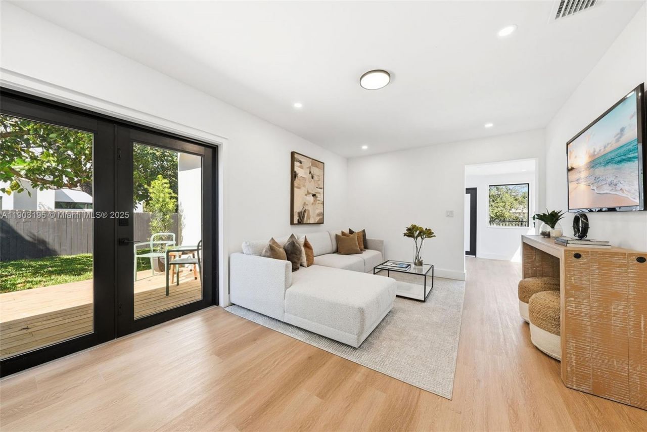 2544 SW 19th St, Miami, FL 33145 Photo