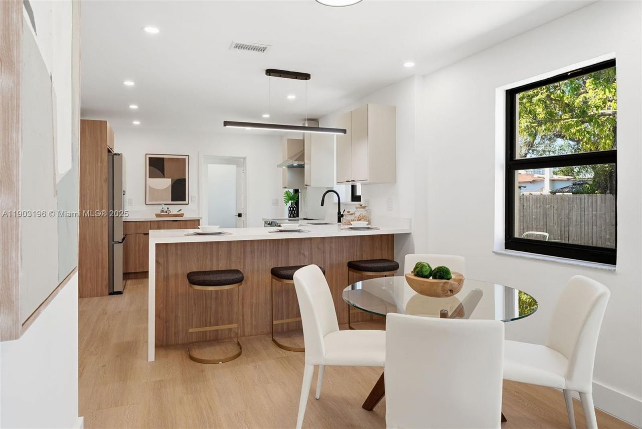 2544 SW 19th St, Miami, FL 33145 Photo