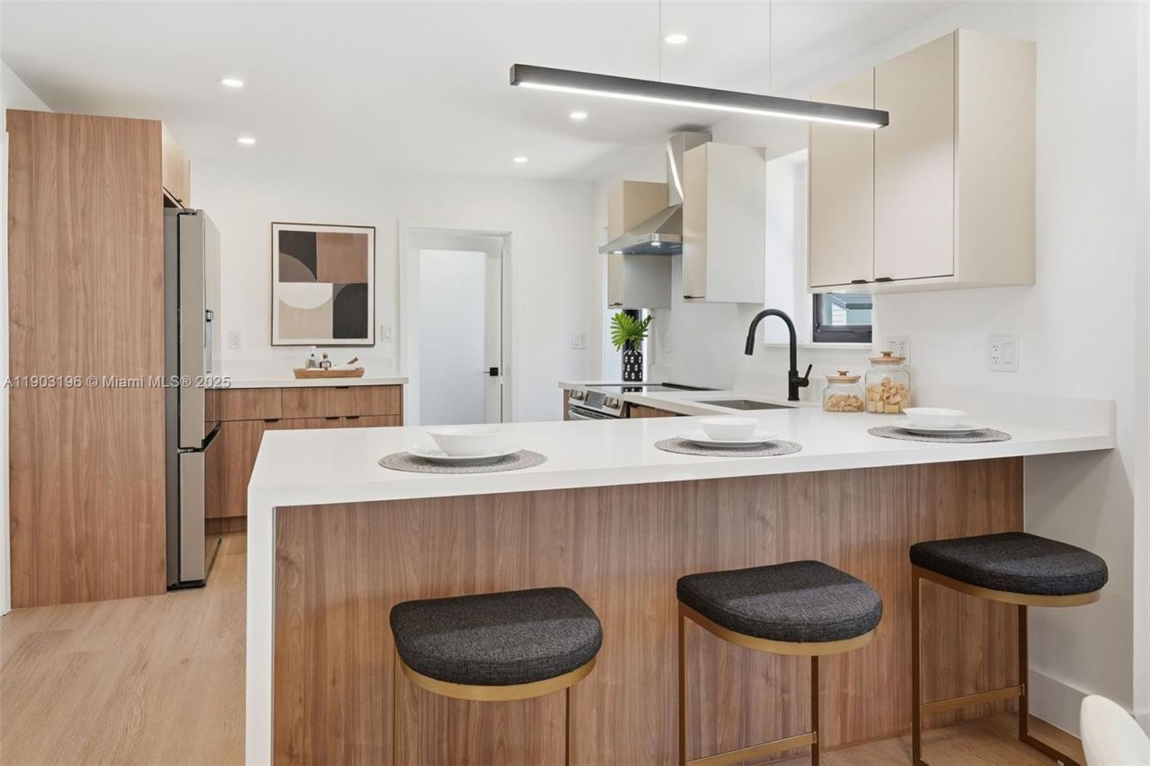 2544 SW 19th St, Miami, FL 33145 Photo