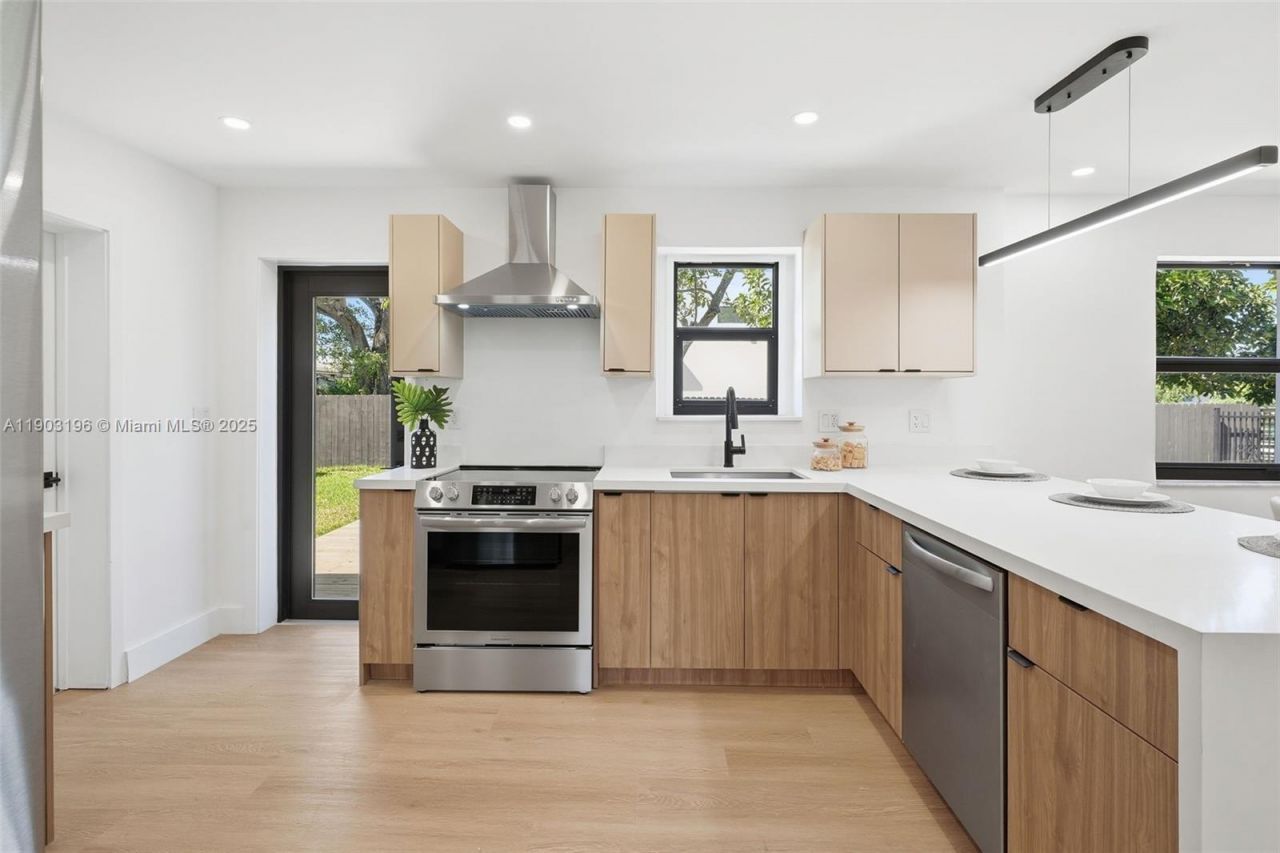 2544 SW 19th St, Miami, FL 33145 Photo