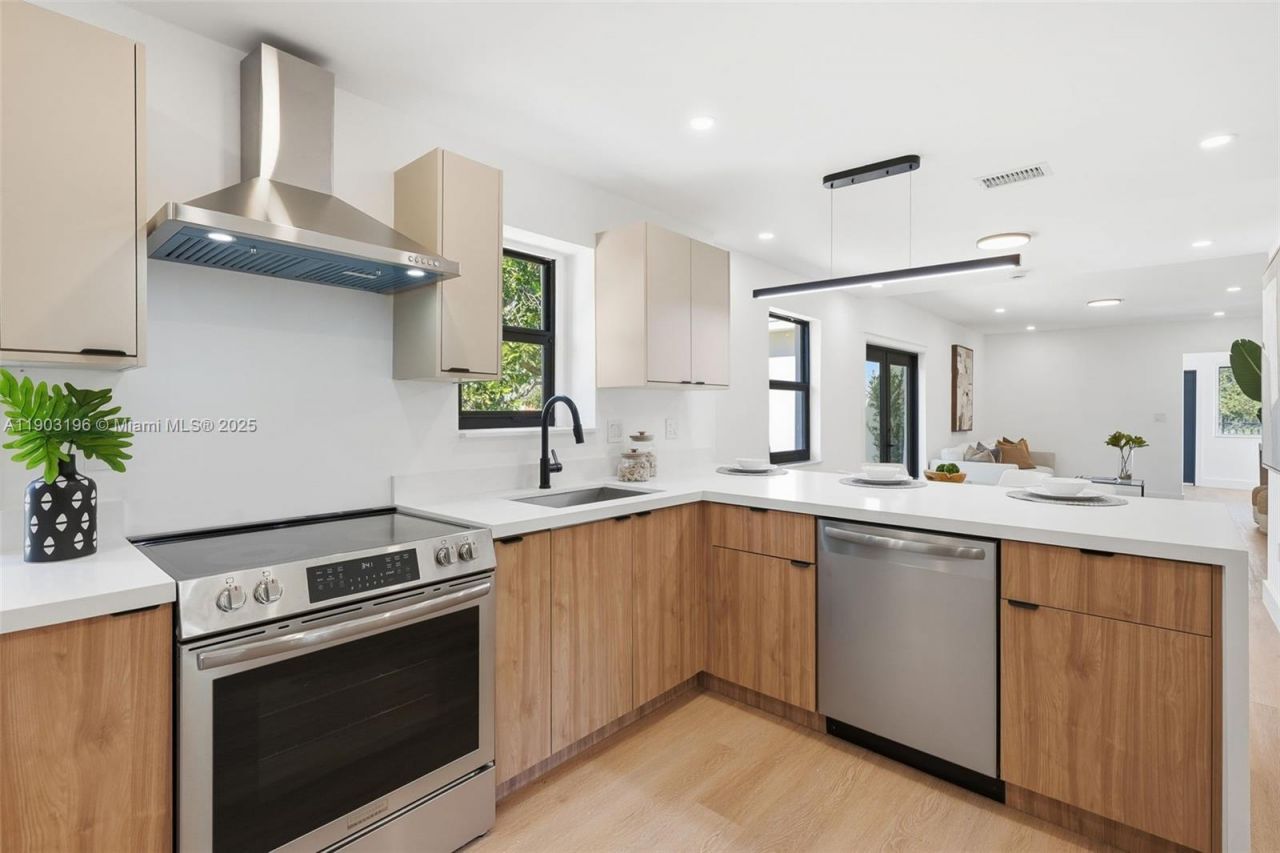 2544 SW 19th St, Miami, FL 33145 Photo