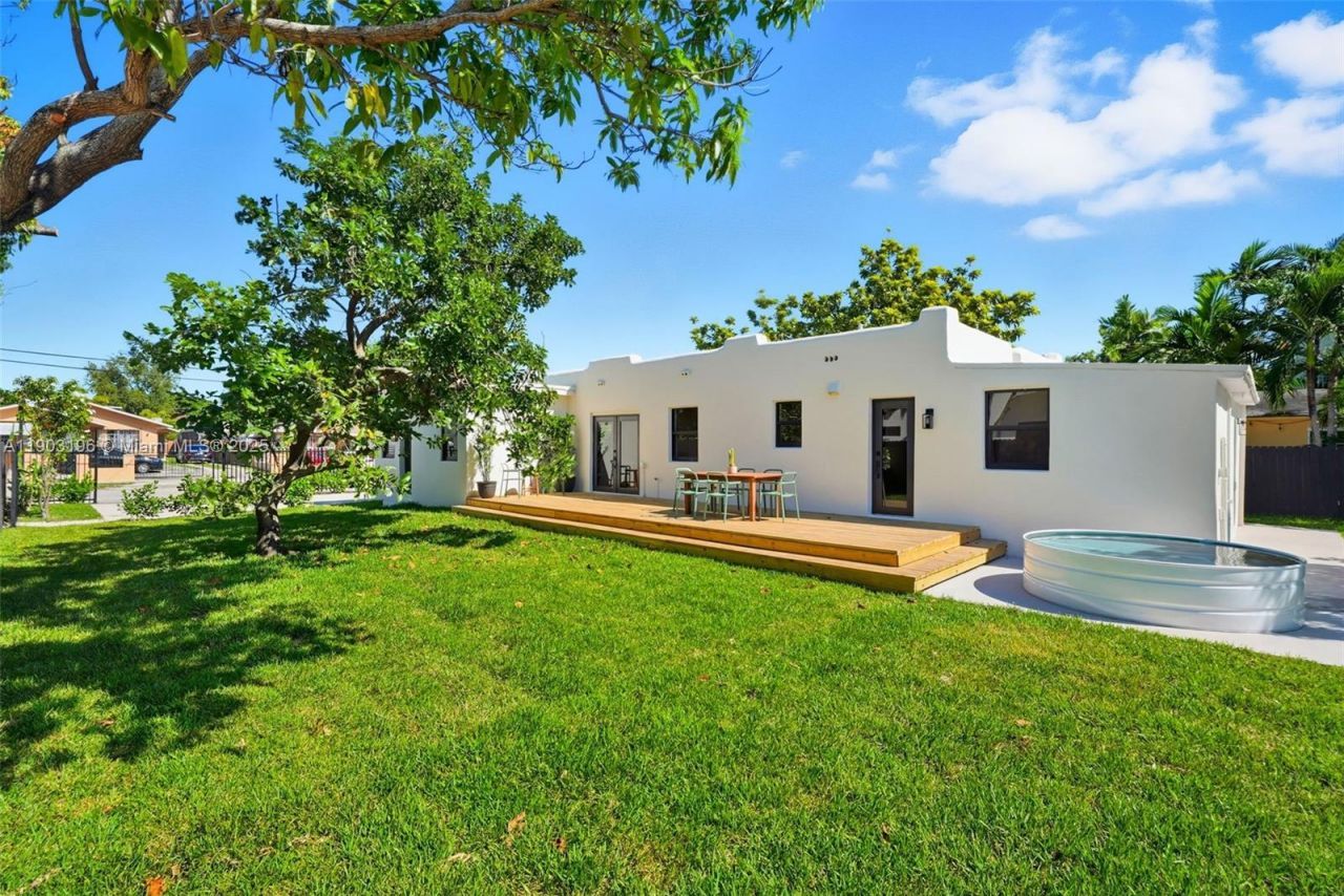 2544 SW 19th St, Miami, FL 33145 Photo