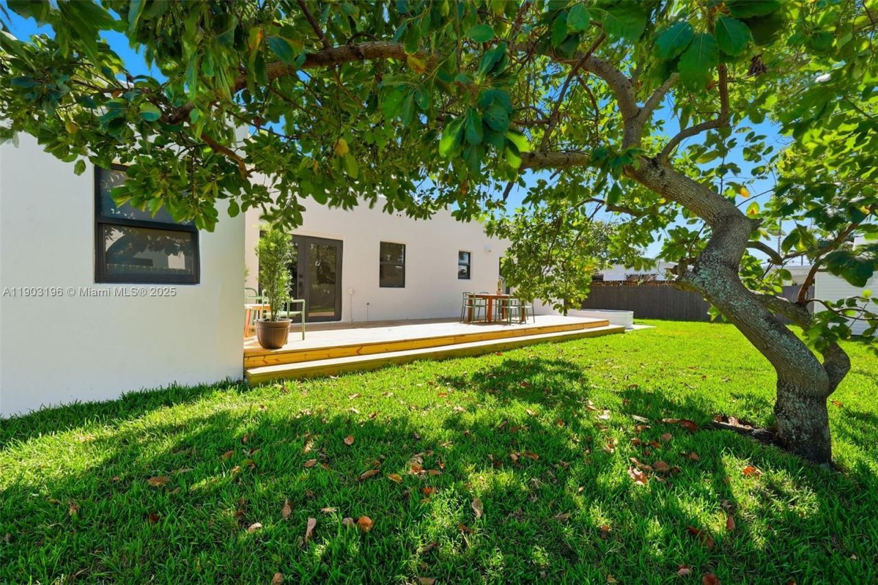 2544 SW 19th St, Miami, FL 33145 Photo