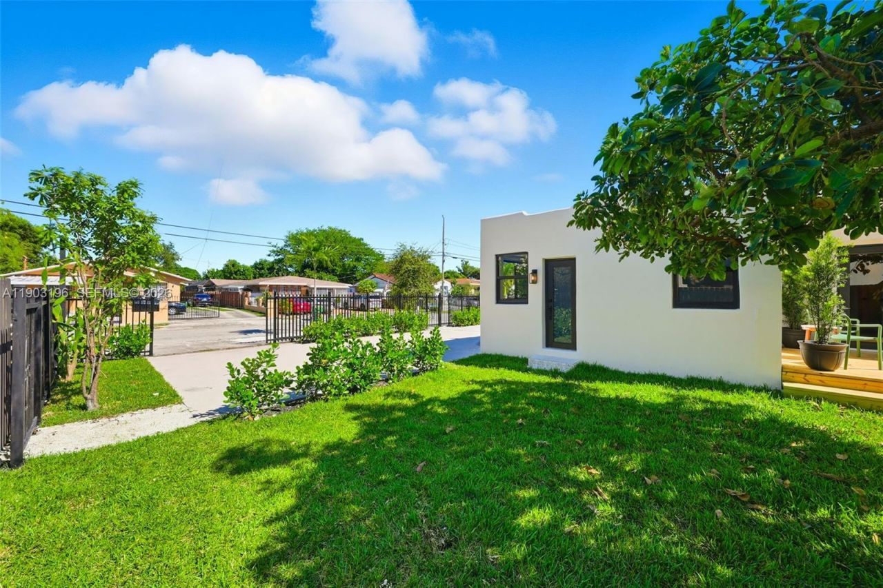 2544 SW 19th St, Miami, FL 33145 Photo