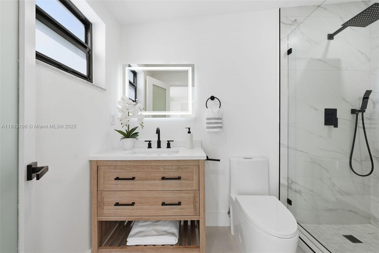 2544 SW 19th St, Miami, FL 33145 Photo