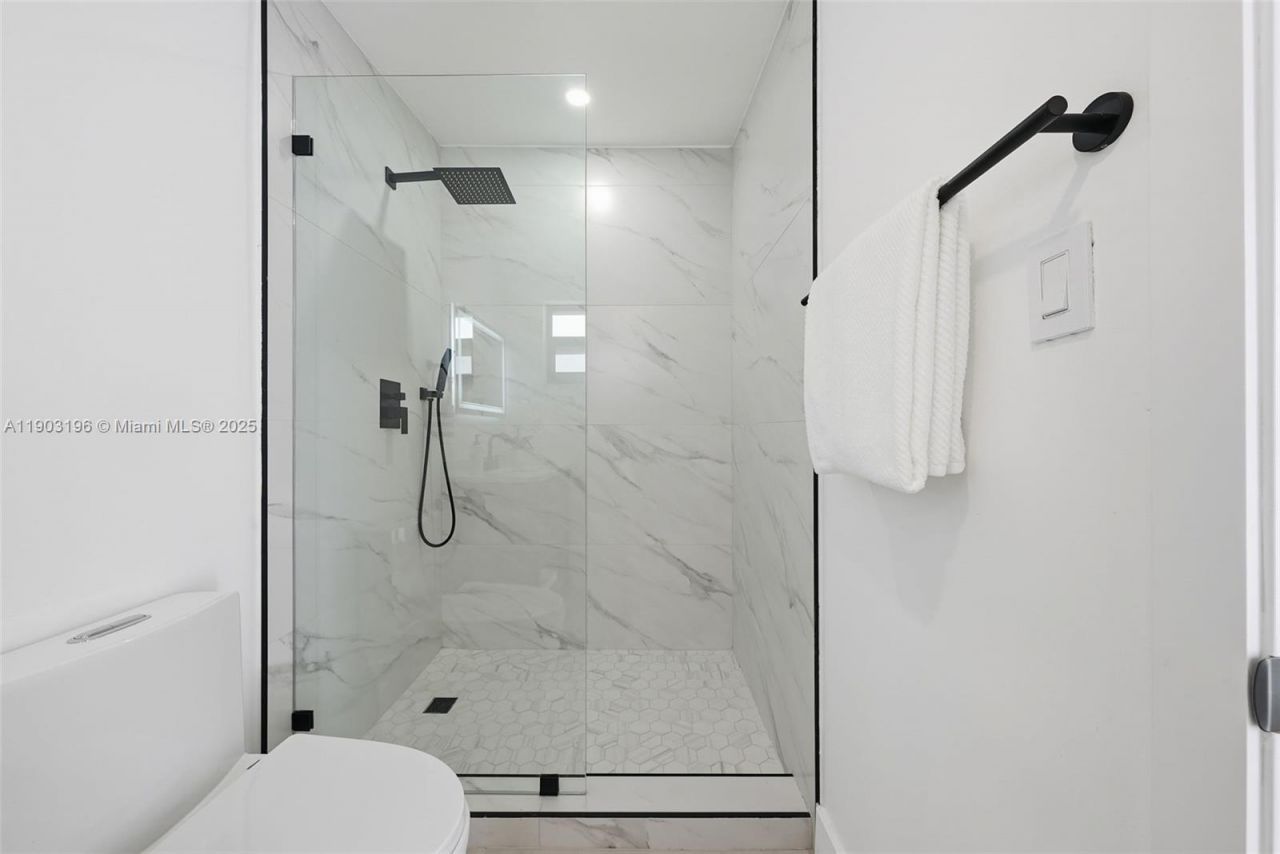 2544 SW 19th St, Miami, FL 33145 Photo