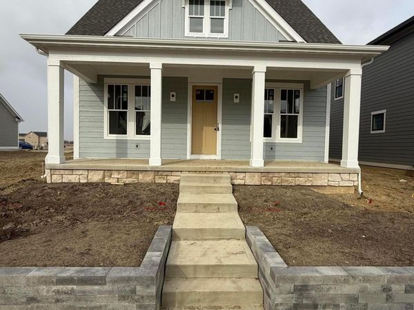 5123 W Maple Drive, Lewis Center, OH 43035