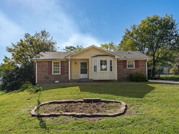 602 Bay Ln, Clarksville, TN 37042