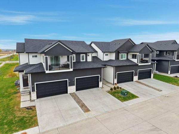 106 NE Country Meadow Lane, Ankeny, IA 50021