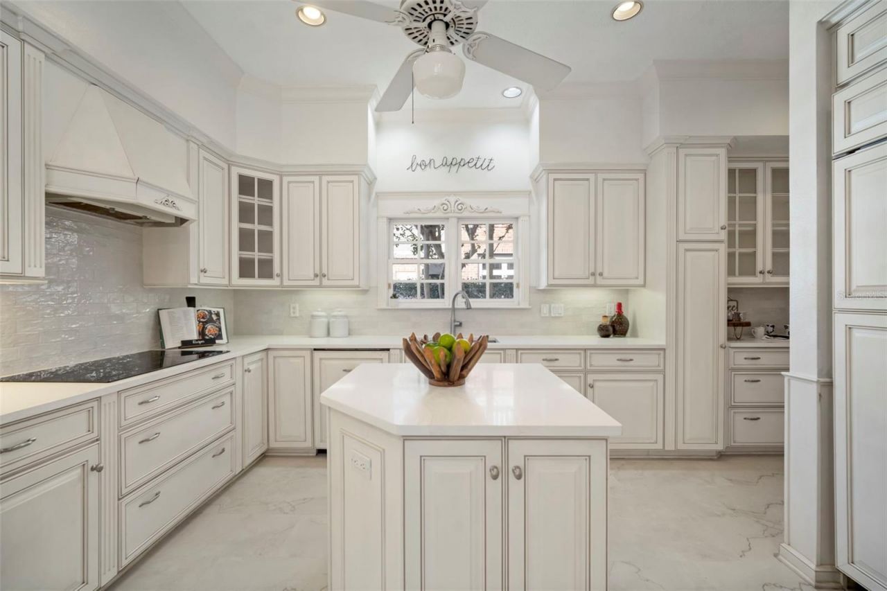 4318 W Azeele Street, Tampa, FL 33609 Photo