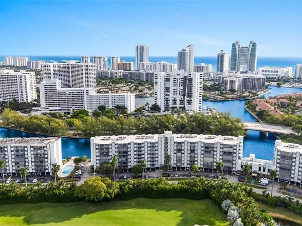 300 Diplomat Pkwy, Unit 616, Hallandale Beach, FL 33009