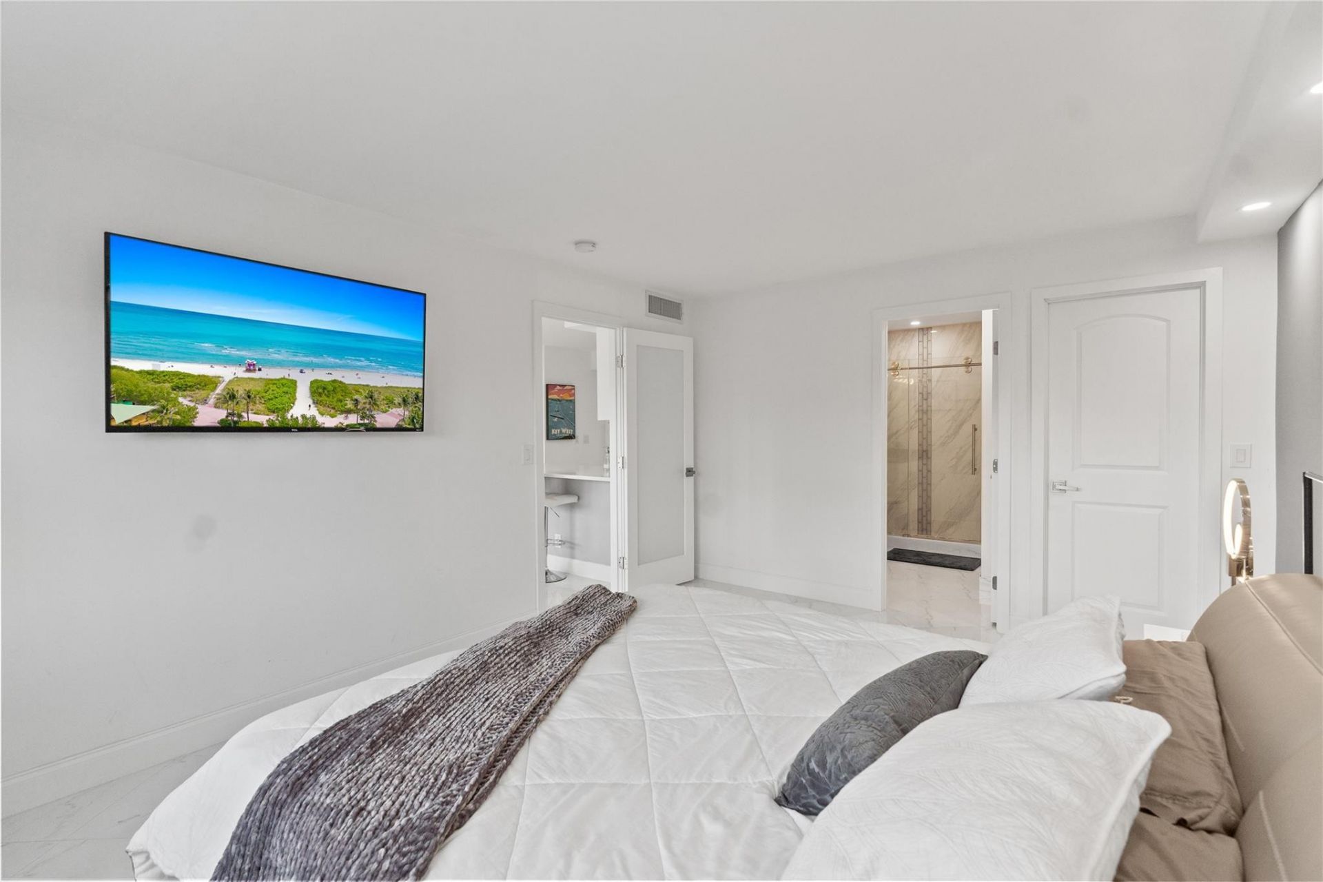 300 Diplomat Parkway, Unit 616, Hallandale Beach, FL 33009 Photo