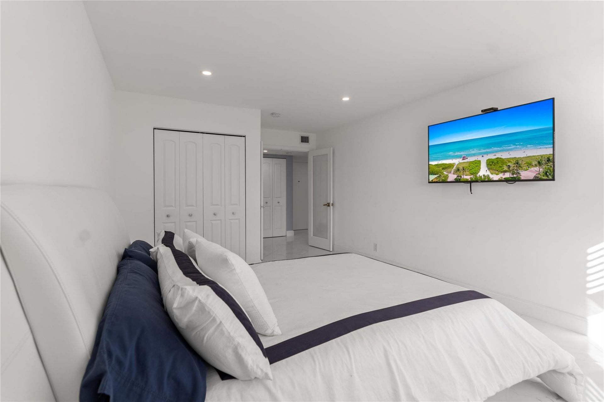 300 Diplomat Parkway, Unit 616, Hallandale Beach, FL 33009 Photo