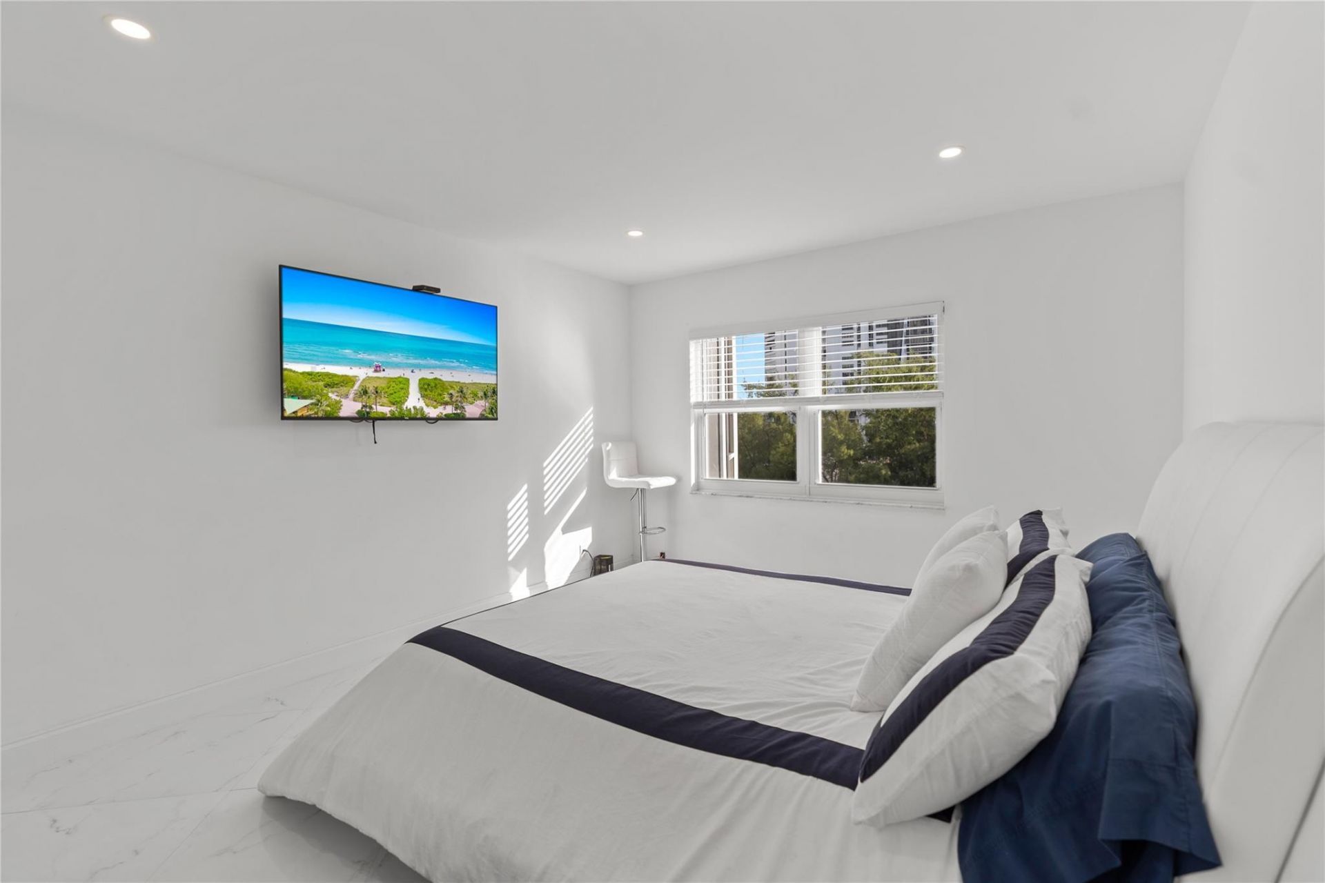 300 Diplomat Parkway, Unit 616, Hallandale Beach, FL 33009 Photo