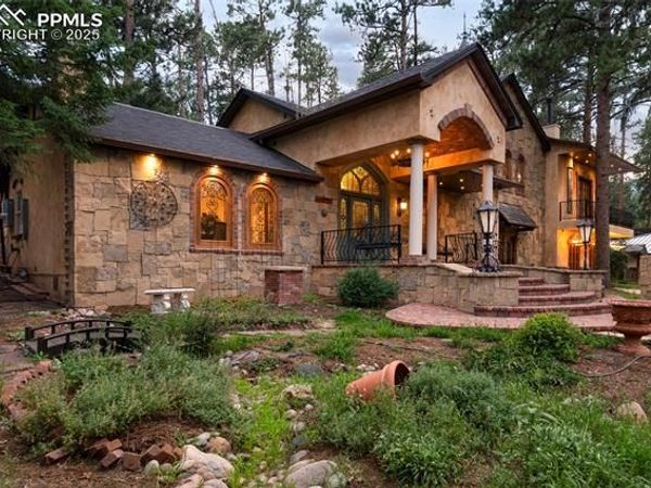 1815 Pine Grove Avenue, Colorado Springs, CO 80906