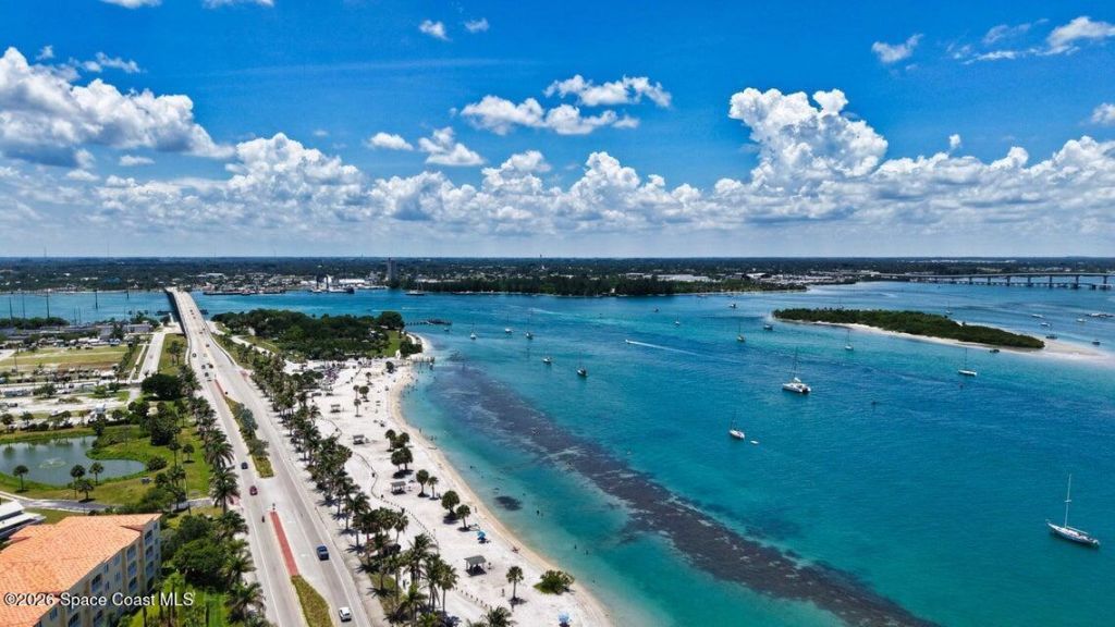 17 Harbour Isle Drive W, Unit Ph03, Hutchinson Island, FL 34949 Photo