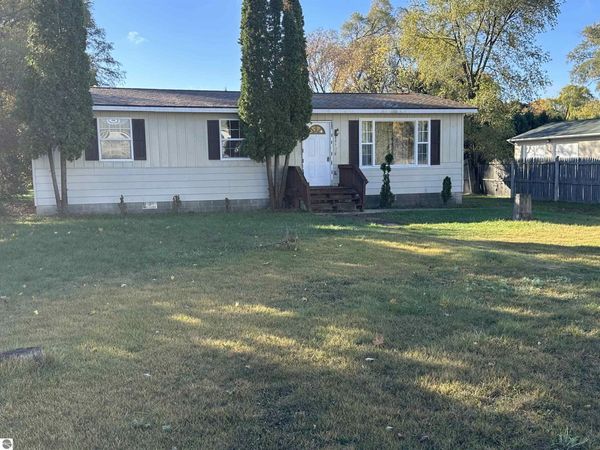 221 Dwyer Avenue, Clare, MI 48617