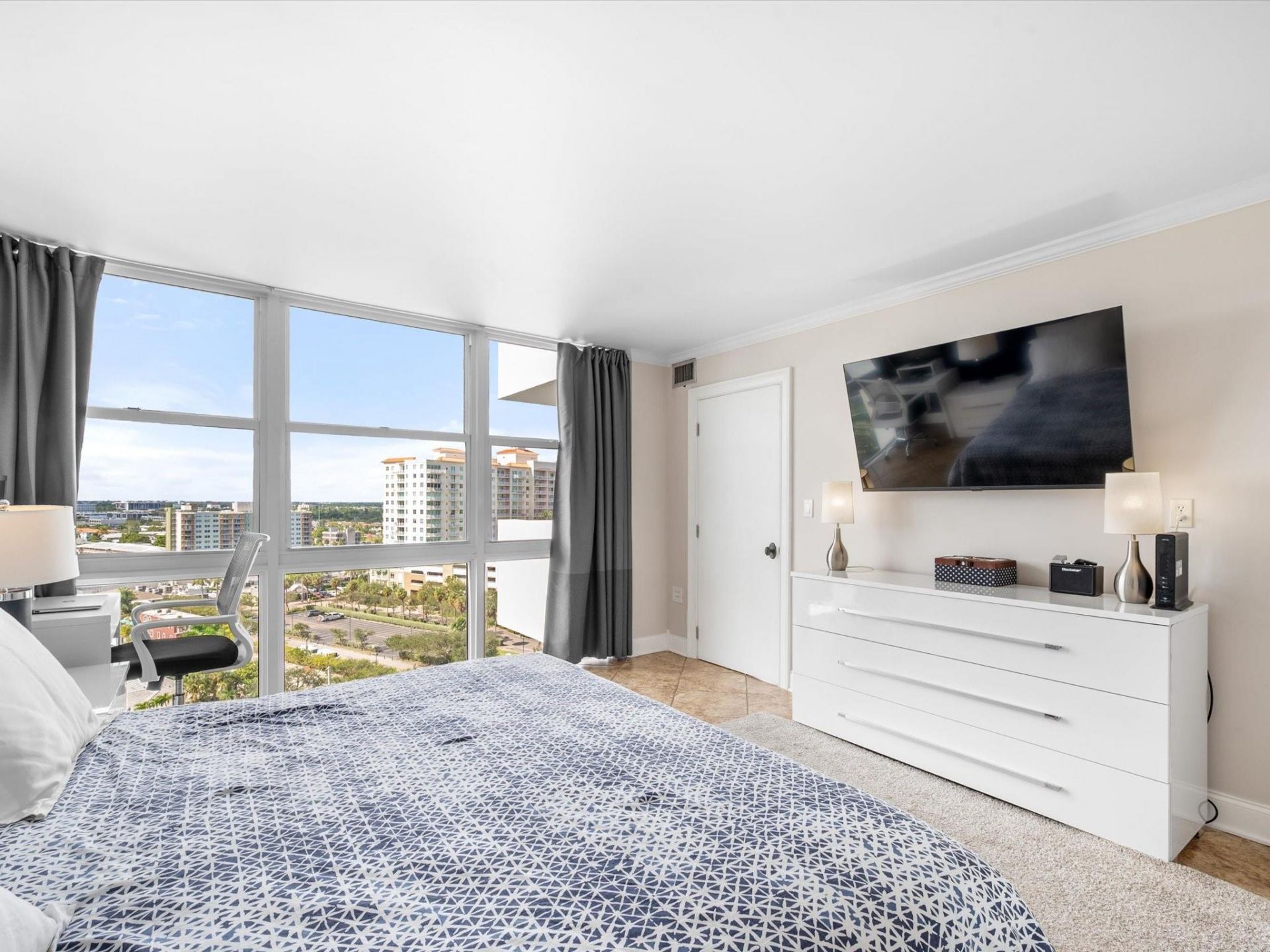 2841 N Ocean Boulevard, Unit 1407, Fort Lauderdale, FL 33308 Photo