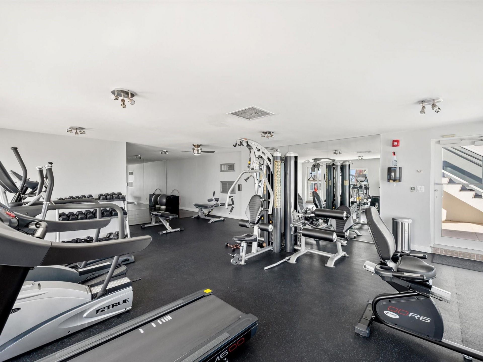 2841 N Ocean Boulevard, Unit 1407, Fort Lauderdale, FL 33308 Photo