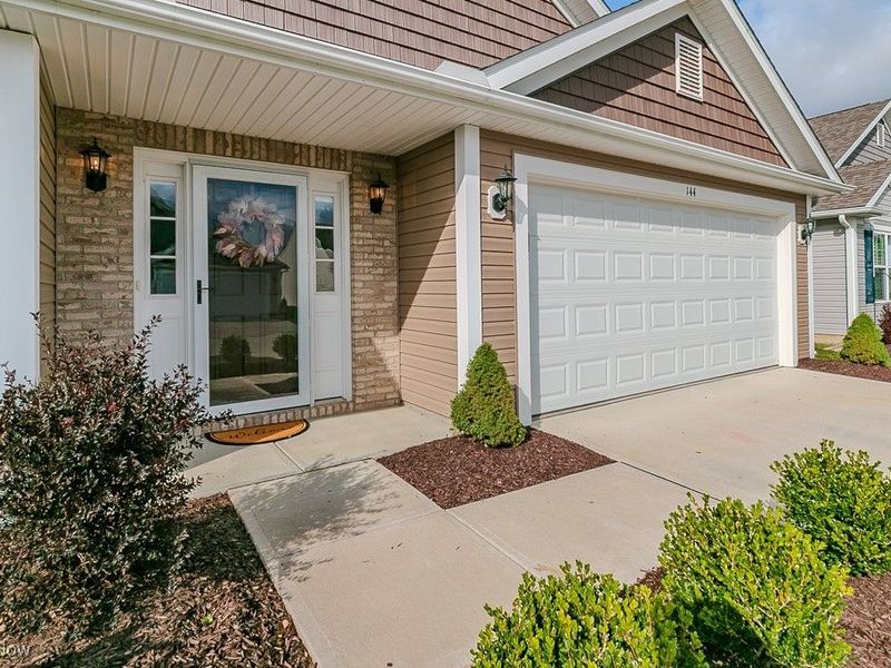 144 Prestwyck Lane, Elyria, OH 44035 Photo 2