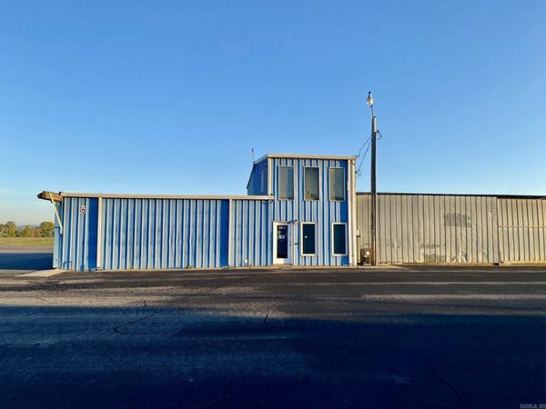 1413 E Main Street (#13 & 16 & 17 Hanger), Clarksville, AR 72830