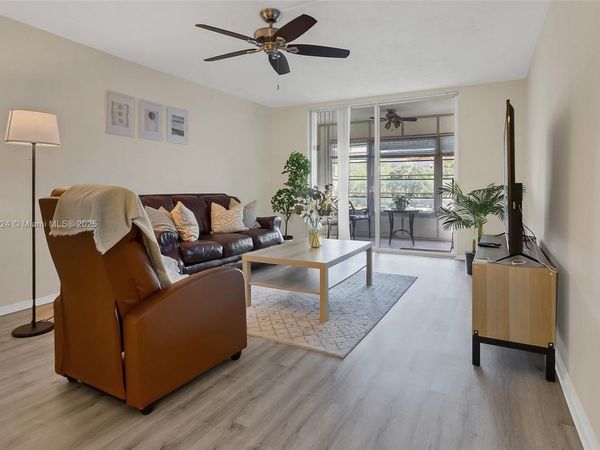 7300 NW 17th St, Unit 220, Plantation, FL 33313