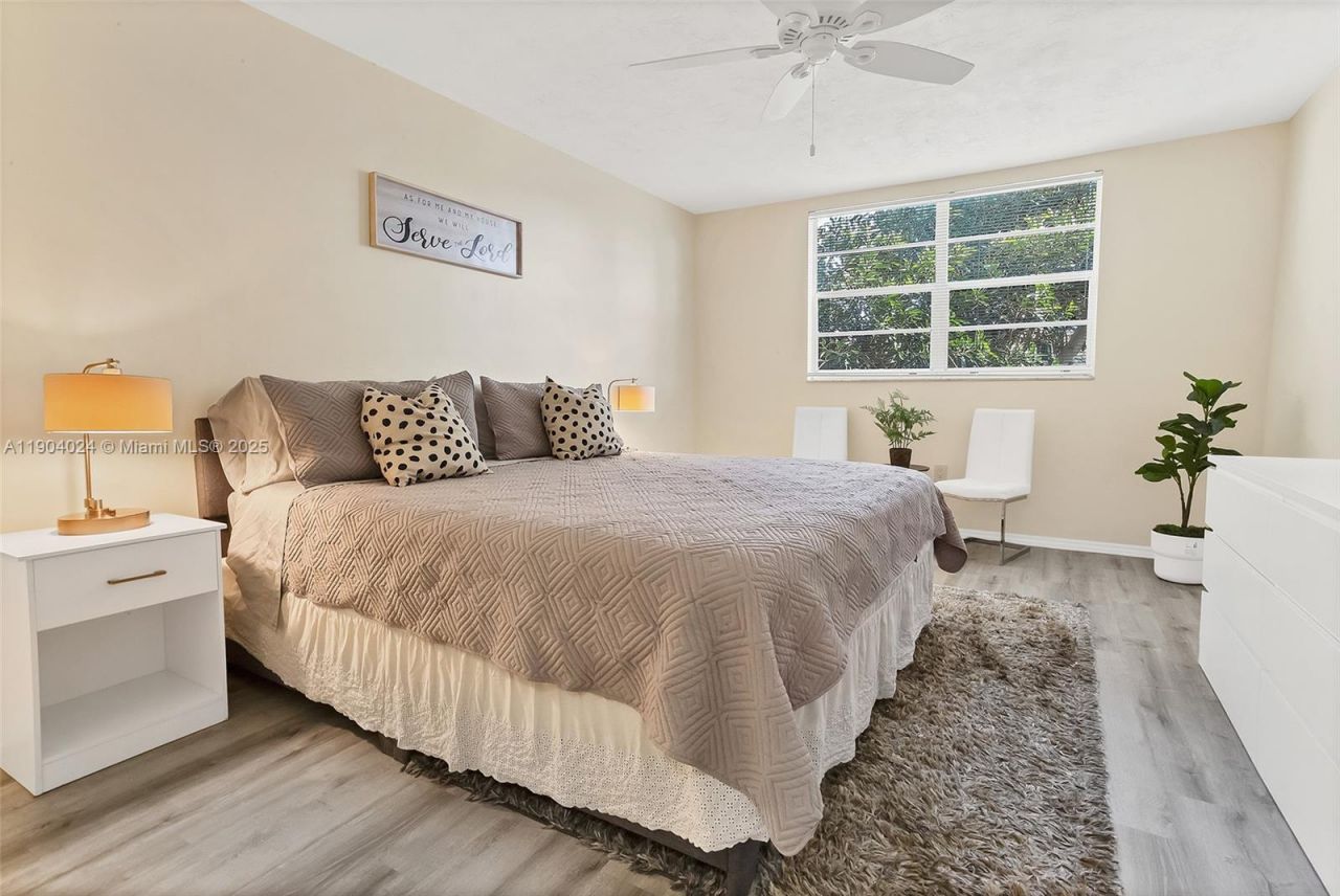 7300 NW 17th St, Unit 220, Plantation, FL 33313 Photo