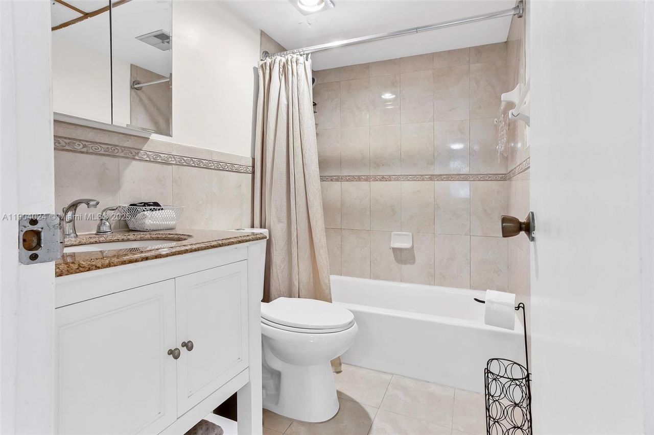 7300 NW 17th St, Unit 220, Plantation, FL 33313 Photo