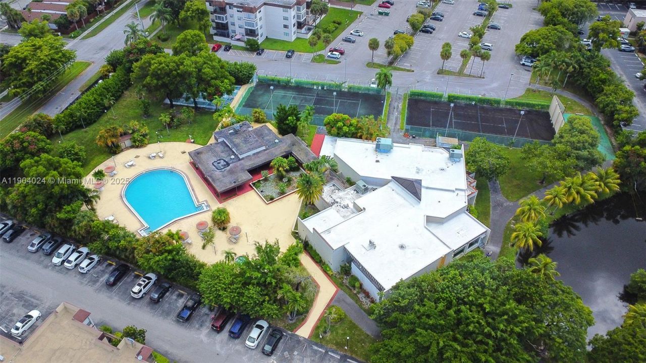 7300 NW 17th St, Unit 220, Plantation, FL 33313 Photo