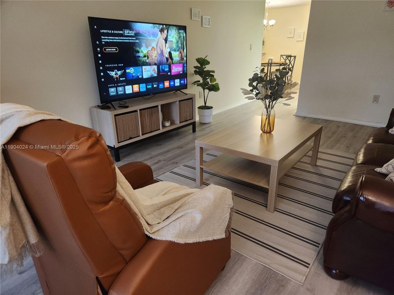 7300 NW 17th St, Unit 220, Plantation, FL 33313 Photo