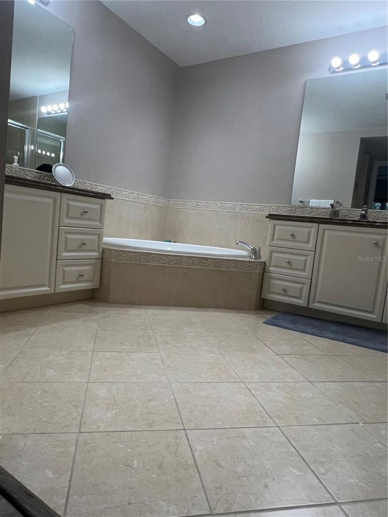 37 E Harbour Isle Drive E, Unit 206, Fort Pierce, FL 34949 Photo
