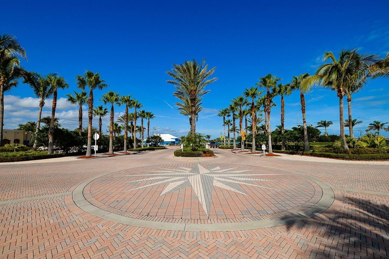 37 E Harbour Isle Drive E, Unit 206, Fort Pierce, FL 34949 Photo