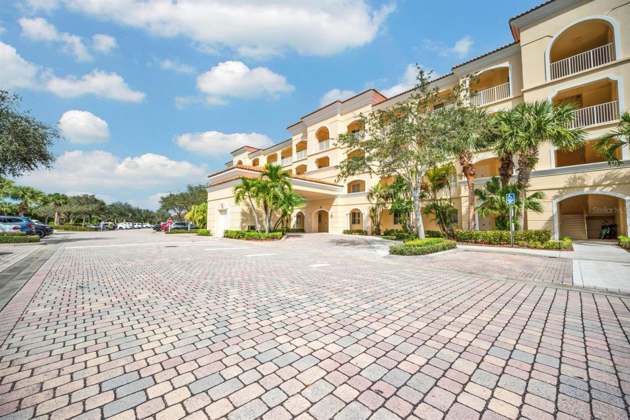 37 E Harbour Isle Drive E, Unit 206, Fort Pierce, FL 34949 Photo