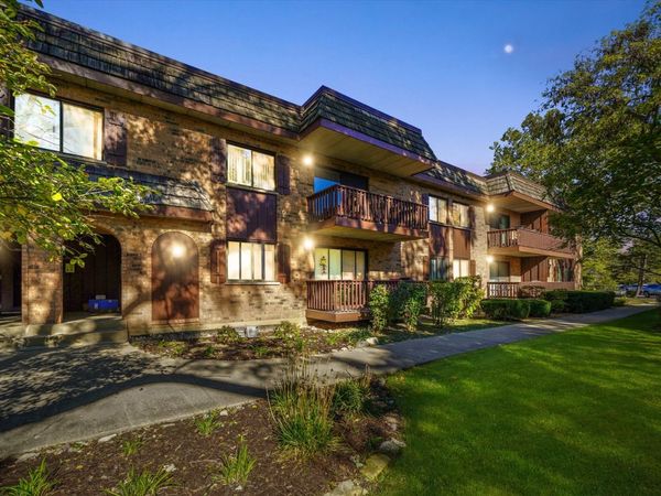 7920 Woodglen Lane, Unit 207, Downers Grove, IL 60516